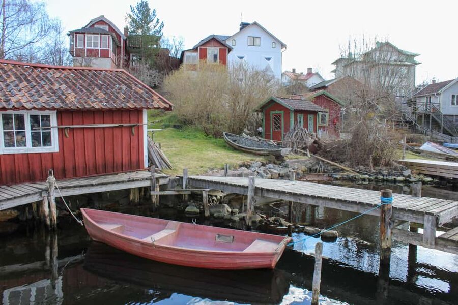 Vaxholm & Stockholm Archipelago: Guided Excursion, Day Trip - Walking from artillery tracks to Vaxholm beach