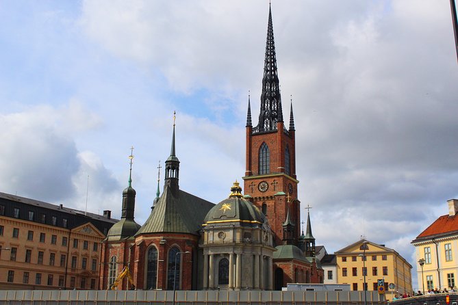 Walking Tour of Stockholm Old Town - From Riksdagshuset into Gamla Stan: setting the tone in under 30 minutes