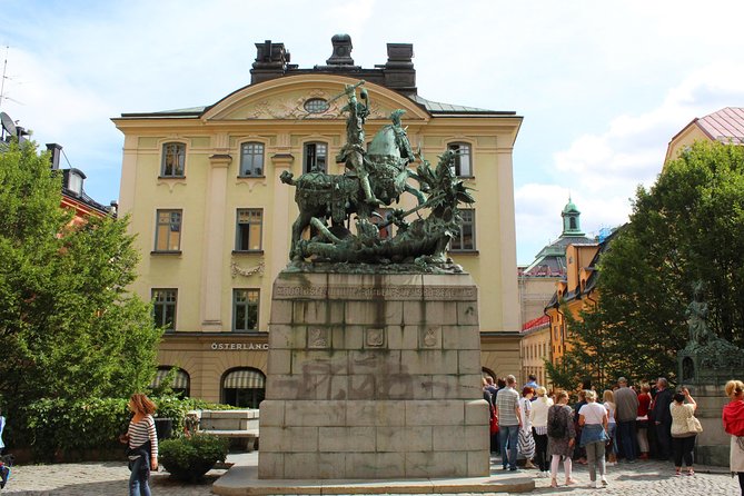 Walking Tour of Stockholm Old Town - Stop 5, Järnpojken: the smallest statue that people can’t stop visiting