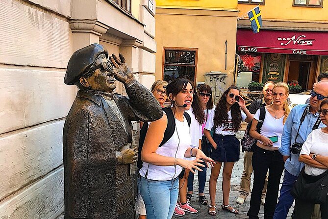 Walking Tour of Stockholm's City Center - Meeting point, ending near Dramaten, and the public-tour reality