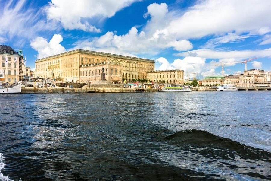 World War II Stockholm Old Town Walking Tour and Army Museum - Royal Palace, Storkyrkan, and Parliament House: Who Responded and How